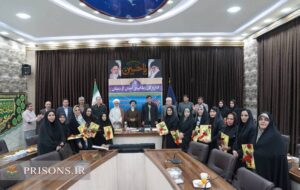 تقدیر مدیر کل زندانهای استان و مدیر نمایندگی ستاد دیه کردستان از بانوان شاغل به مناسبت ولادت با سعادت حضرت فاطمه (س) و روز مادر تقدیر مدیر کل زندانهای استان و مدیر نمایندگی ستاد دیه کردستان از بانوان شاغل به مناسبت ولادت با سعادت حضرت فاطمه (س) و روز مادر
