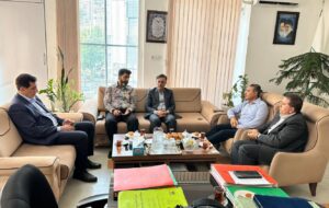 دیدار مدیرکل و مدیر ستاد مردمی دیه کردستان با متولی موقوفه ماهرخسار خانم معتمد وزیری.